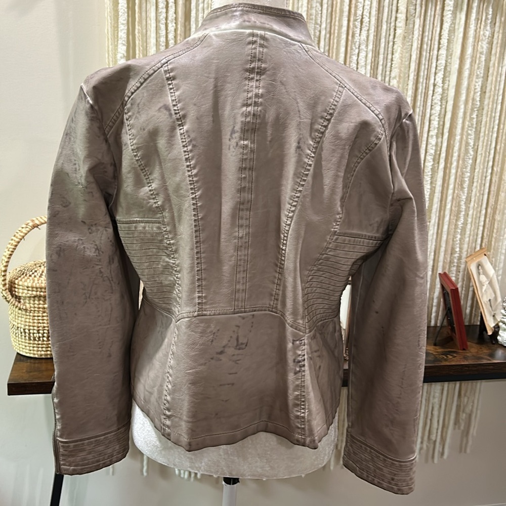 GRUNGE/Distressed Faux Leather - Picture 7 of 16